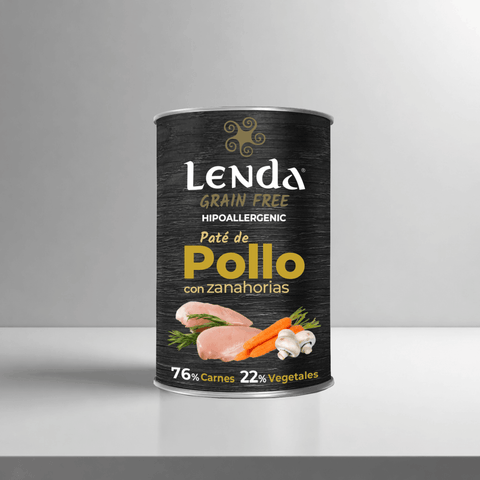 Cibo umido al pollo con carote